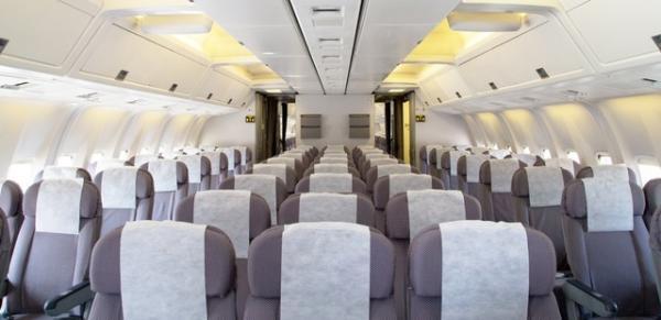 機上のドリンクはアルコール類もすべて無料。ベジタリアン料理やハラル料理も用意【ジェットアジア・エアウェイズのススメ vol.2】