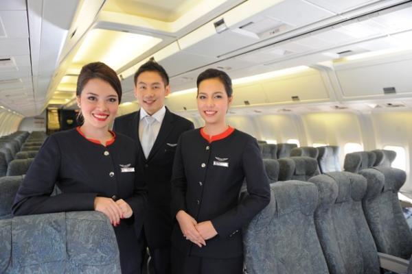 機上のドリンクはアルコール類もすべて無料。ベジタリアン料理やハラル料理も用意【ジェットアジア・エアウェイズのススメ vol.2】