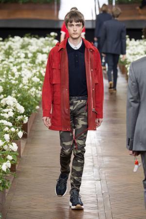 ディオール オムは新しいブルジョワのためのミリタリー＆クチュール【2016春夏メンズ】