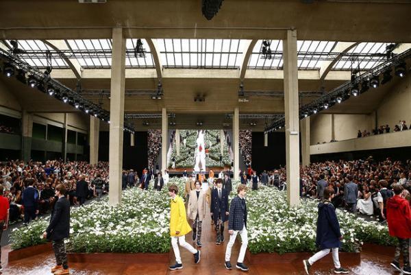 ディオール オムは新しいブルジョワのためのミリタリー＆クチュール【2016春夏メンズ】