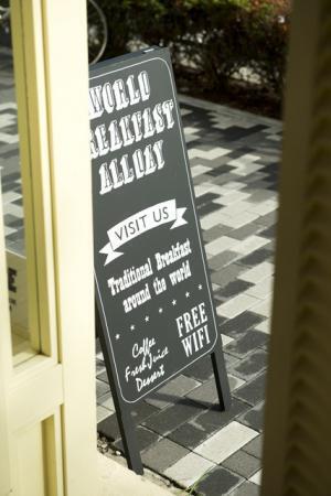 「タヒチ島の朝ごはん」をワールド・ブレックファスト・オールデイで。ココナッツのドリンクや伝統料理など