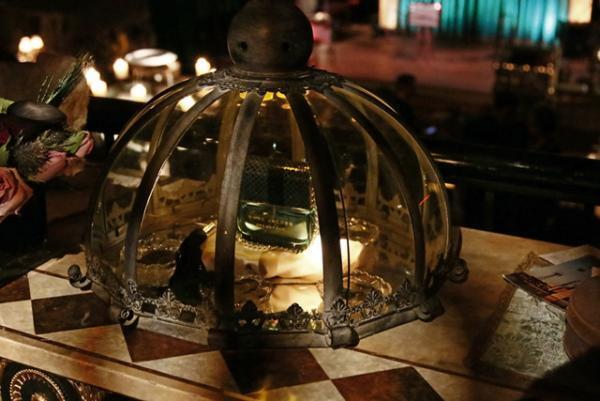 マーク ジェイコブスがバッグ型の新作香水「デカダンス」発表。記念パーティーにキム・ゴードン、ソフィア・コッポラ等来場