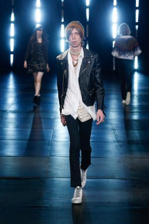 サンローランはやんちゃで豪奢なサーフロック【2016春夏メンズ】