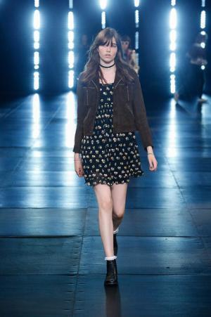 サンローランはやんちゃで豪奢なサーフロック【2016春夏メンズ】