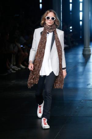 サンローランはやんちゃで豪奢なサーフロック【2016春夏メンズ】