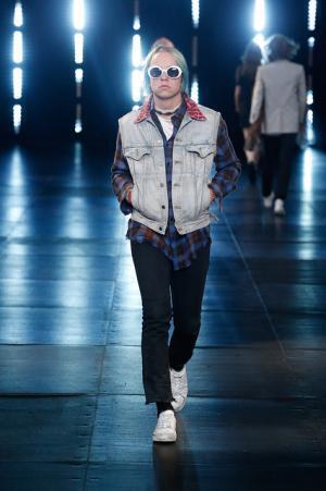 サンローランはやんちゃで豪奢なサーフロック【2016春夏メンズ】