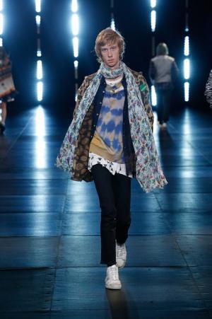 サンローランはやんちゃで豪奢なサーフロック【2016春夏メンズ】