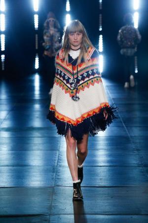 サンローランはやんちゃで豪奢なサーフロック【2016春夏メンズ】