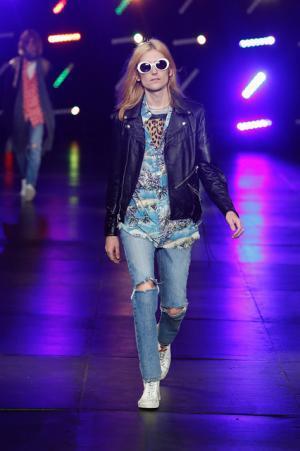 サンローランはやんちゃで豪奢なサーフロック【2016春夏メンズ】