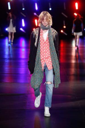 サンローランはやんちゃで豪奢なサーフロック【2016春夏メンズ】