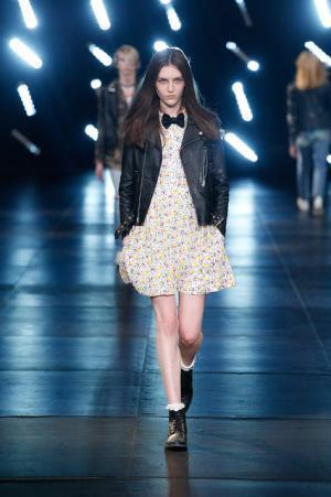 サンローランはやんちゃで豪奢なサーフロック【2016春夏メンズ】