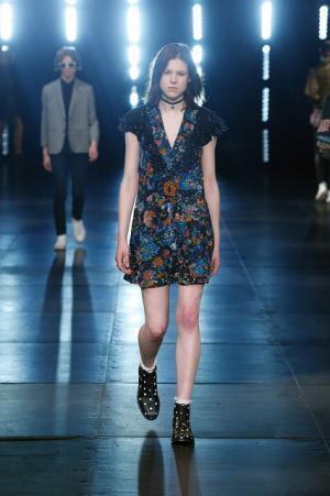 サンローランはやんちゃで豪奢なサーフロック【2016春夏メンズ】