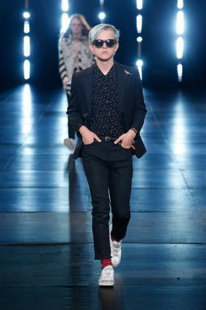 サンローランはやんちゃで豪奢なサーフロック【2016春夏メンズ】