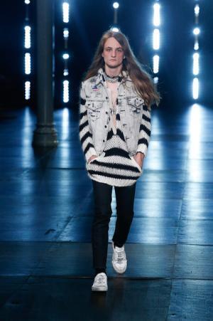 サンローランはやんちゃで豪奢なサーフロック【2016春夏メンズ】