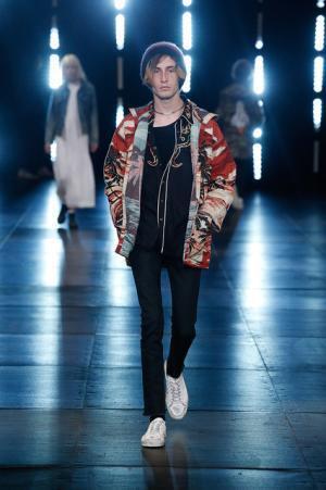 サンローランはやんちゃで豪奢なサーフロック【2016春夏メンズ】