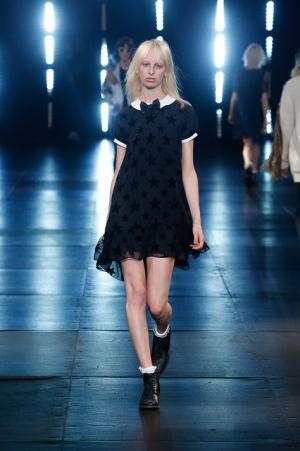 サンローランはやんちゃで豪奢なサーフロック【2016春夏メンズ】