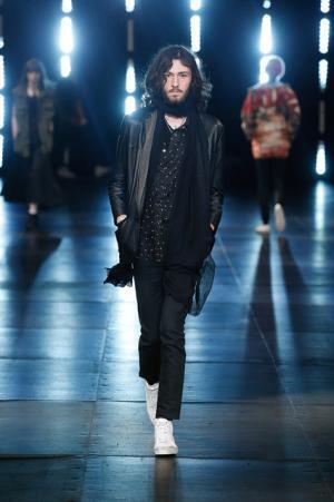 サンローランはやんちゃで豪奢なサーフロック【2016春夏メンズ】