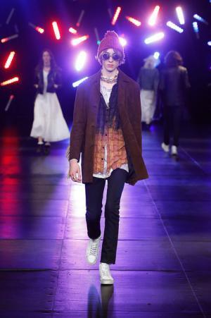 サンローランはやんちゃで豪奢なサーフロック【2016春夏メンズ】