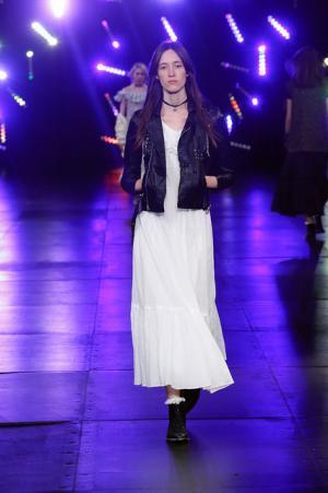 サンローランはやんちゃで豪奢なサーフロック【2016春夏メンズ】