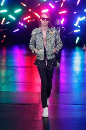 サンローランはやんちゃで豪奢なサーフロック【2016春夏メンズ】