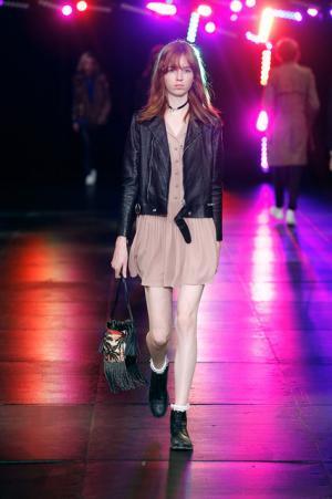 サンローランはやんちゃで豪奢なサーフロック【2016春夏メンズ】