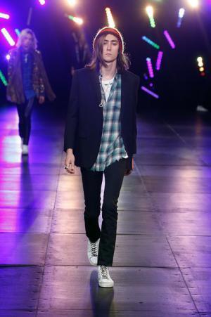 サンローランはやんちゃで豪奢なサーフロック【2016春夏メンズ】