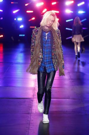 サンローランはやんちゃで豪奢なサーフロック【2016春夏メンズ】