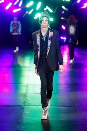 サンローランはやんちゃで豪奢なサーフロック【2016春夏メンズ】