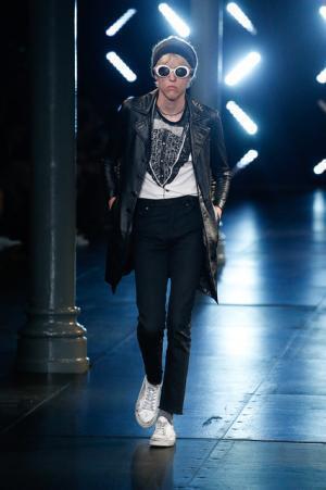 サンローランはやんちゃで豪奢なサーフロック【2016春夏メンズ】