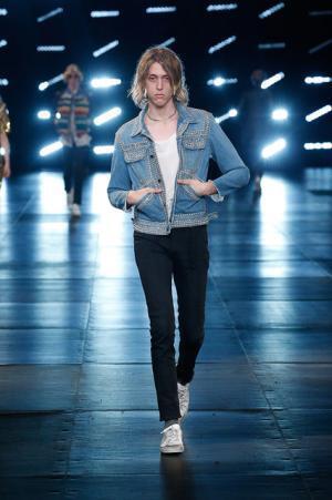 サンローランはやんちゃで豪奢なサーフロック【2016春夏メンズ】