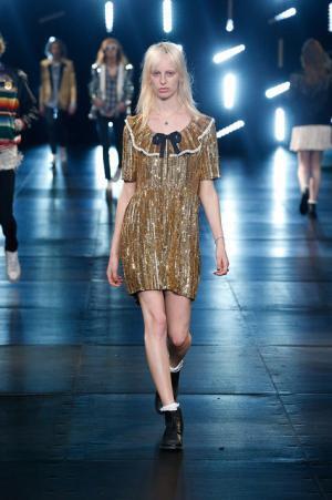 サンローランはやんちゃで豪奢なサーフロック【2016春夏メンズ】