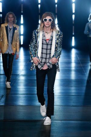 サンローランはやんちゃで豪奢なサーフロック【2016春夏メンズ】