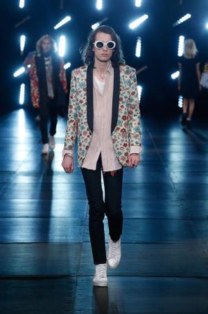 サンローランはやんちゃで豪奢なサーフロック【2016春夏メンズ】