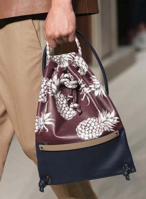 異国の文化をまとったヴァレンティノ風“旅人”【2016春夏メンズ】