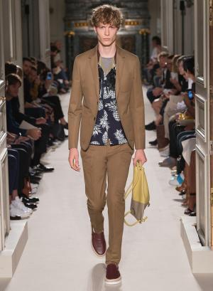 異国の文化をまとったヴァレンティノ風“旅人”【2016春夏メンズ】