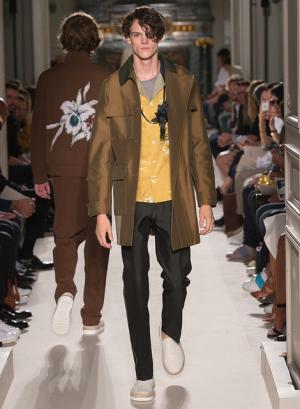 異国の文化をまとったヴァレンティノ風“旅人”【2016春夏メンズ】