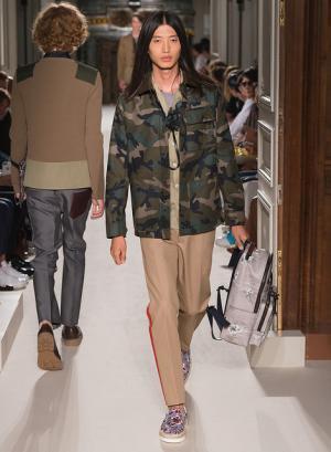 異国の文化をまとったヴァレンティノ風“旅人”【2016春夏メンズ】