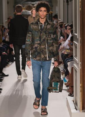 異国の文化をまとったヴァレンティノ風“旅人”【2016春夏メンズ】