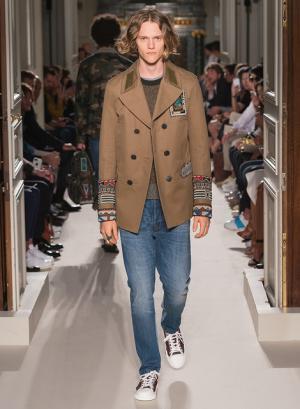 異国の文化をまとったヴァレンティノ風“旅人”【2016春夏メンズ】