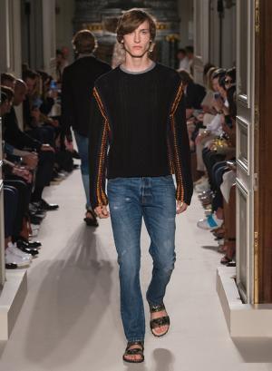 異国の文化をまとったヴァレンティノ風“旅人”【2016春夏メンズ】