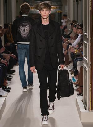 異国の文化をまとったヴァレンティノ風“旅人”【2016春夏メンズ】