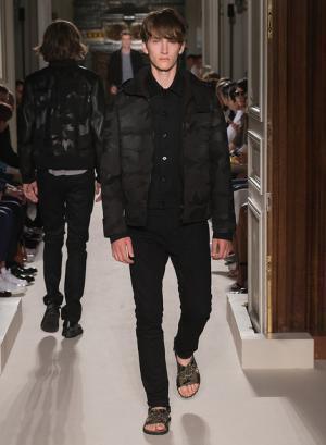 異国の文化をまとったヴァレンティノ風“旅人”【2016春夏メンズ】