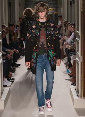 異国の文化をまとったヴァレンティノ風“旅人”【2016春夏メンズ】