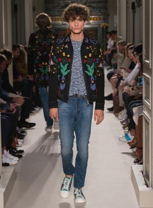 異国の文化をまとったヴァレンティノ風“旅人”【2016春夏メンズ】