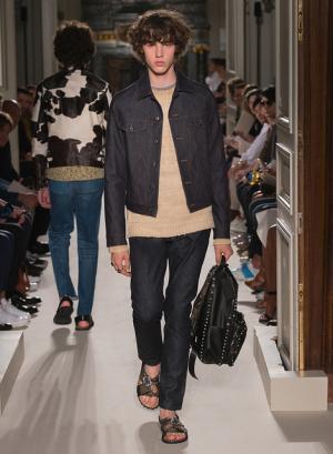 異国の文化をまとったヴァレンティノ風“旅人”【2016春夏メンズ】