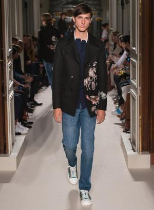 異国の文化をまとったヴァレンティノ風“旅人”【2016春夏メンズ】