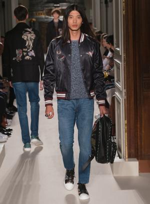 異国の文化をまとったヴァレンティノ風“旅人”【2016春夏メンズ】