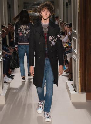 異国の文化をまとったヴァレンティノ風“旅人”【2016春夏メンズ】