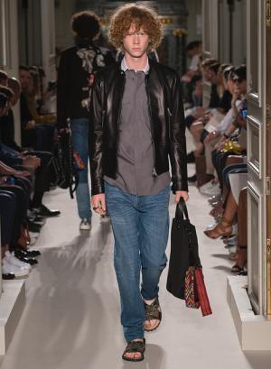 異国の文化をまとったヴァレンティノ風“旅人”【2016春夏メンズ】