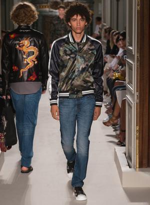 異国の文化をまとったヴァレンティノ風“旅人”【2016春夏メンズ】